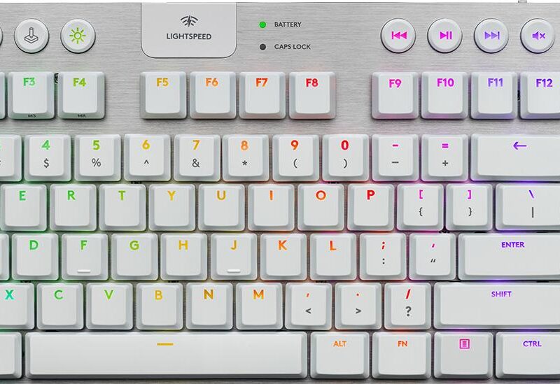 Logitech - G915 TKL Tenkeyless LIGHTSPEED Gaming Keyboard - WHITE -TACTILE SWITCH (Nordic)